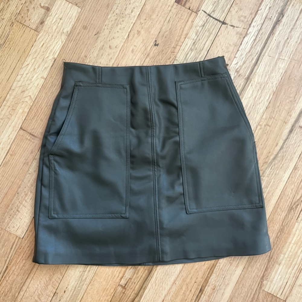 H&M dark green leather mini skirt NWT sz6 S/M